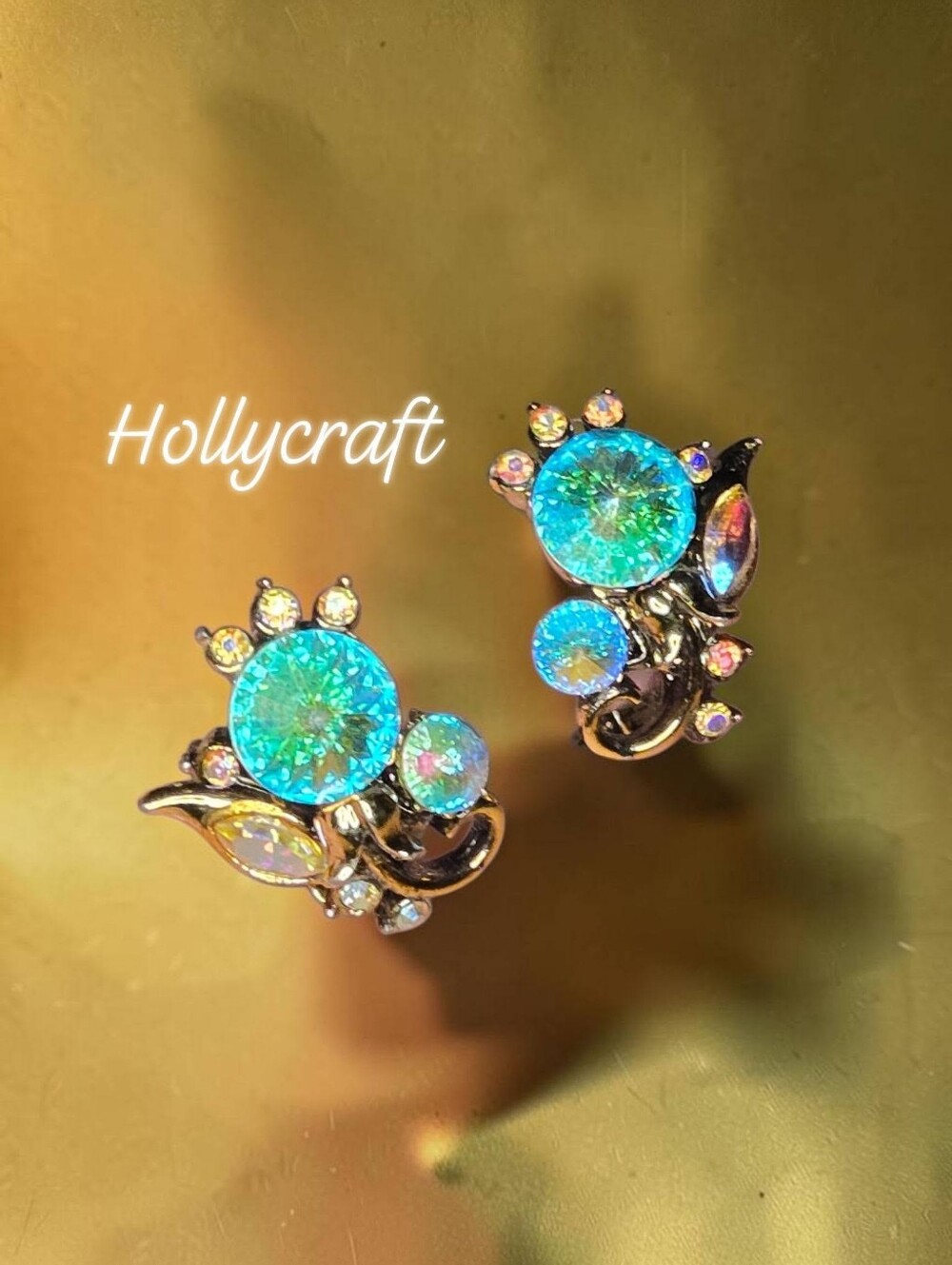 Gorgeous Vintage Hollycraft Watermelon Rivoli clip Earrings